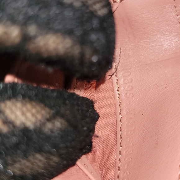 💠 Authenic Fendi Pink Wallet💠 - Picture 7 of 13